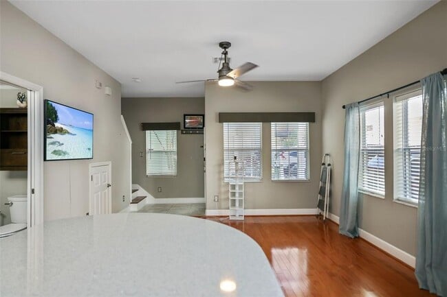 Building Photo - 632 Charles Ct S