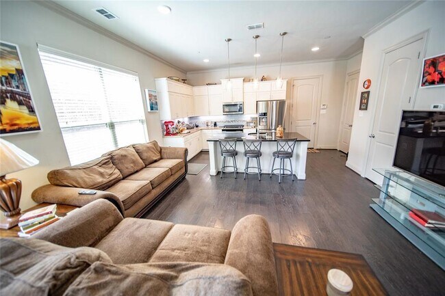 Building Photo - 2745 Troutt Dr
