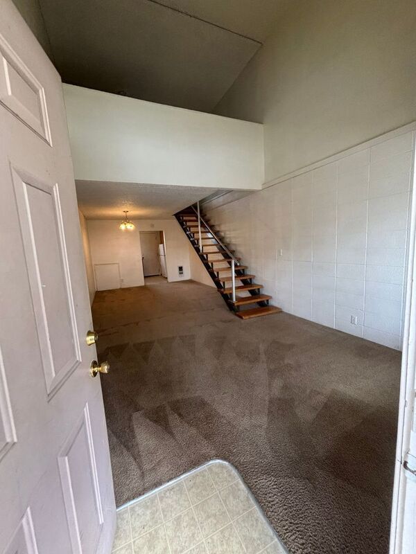 Building Photo - 462 W 11th Alley