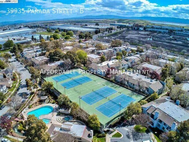 Building Photo - 39935 Parada St