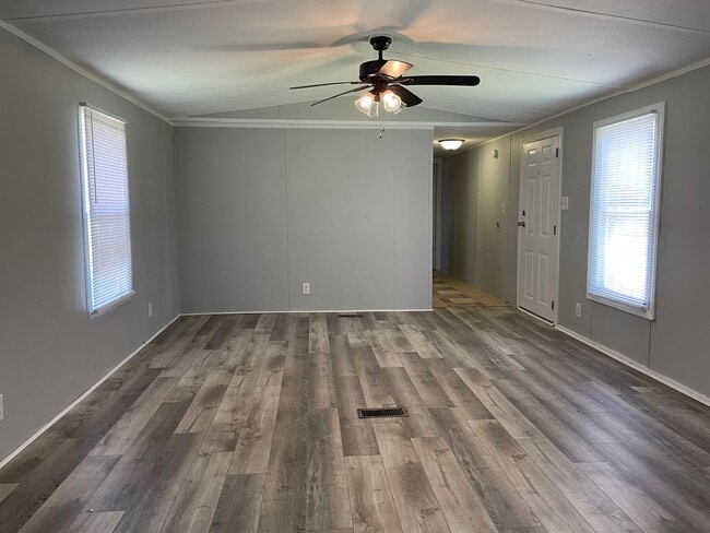 Building Photo - 3 Bed, 2 Bath Mobile Home in Sanford NC