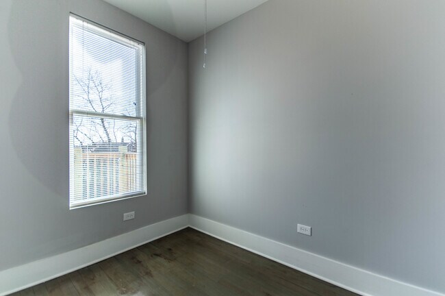 Building Photo - 2117 W 18th St