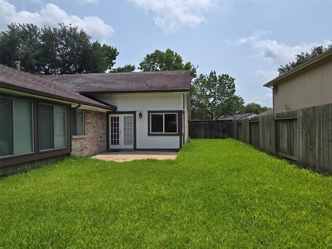 Building Photo - 3434 Streamside Ln