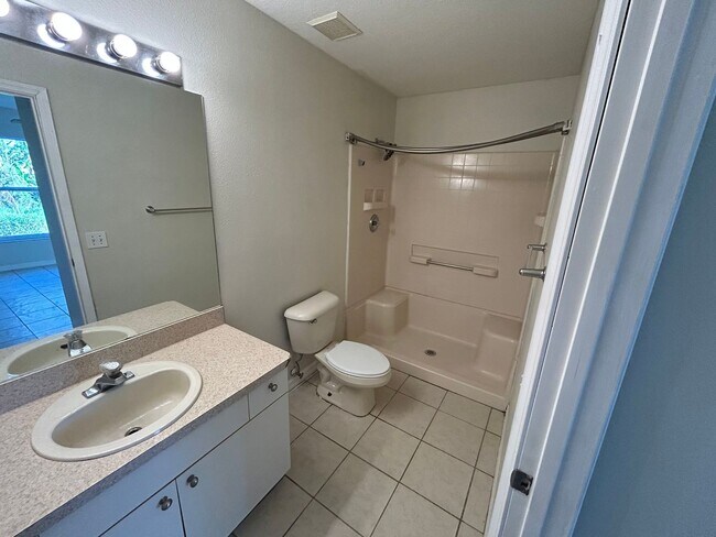 Building Photo - 3 bedroom, 2 bathroom Sarasota home, plus garage and beautiful lot, conveniently located near Dow...