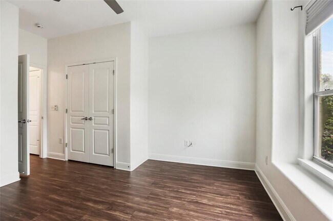 Building Photo - 3406 Menchaca Rd