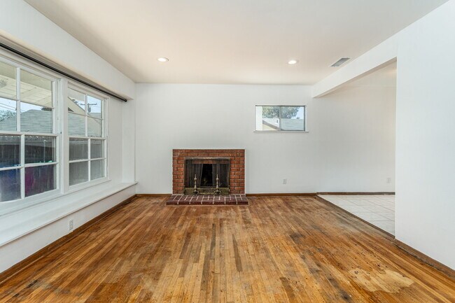 Building Photo - 6352 Clyde Ave