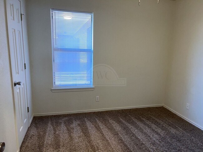 Building Photo - 915 McDaniel Cir