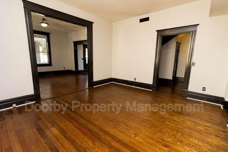 Building Photo - 1704 Duncan Ave