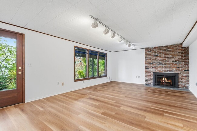 Building Photo - 4Bd/2.75Ba Seattle House