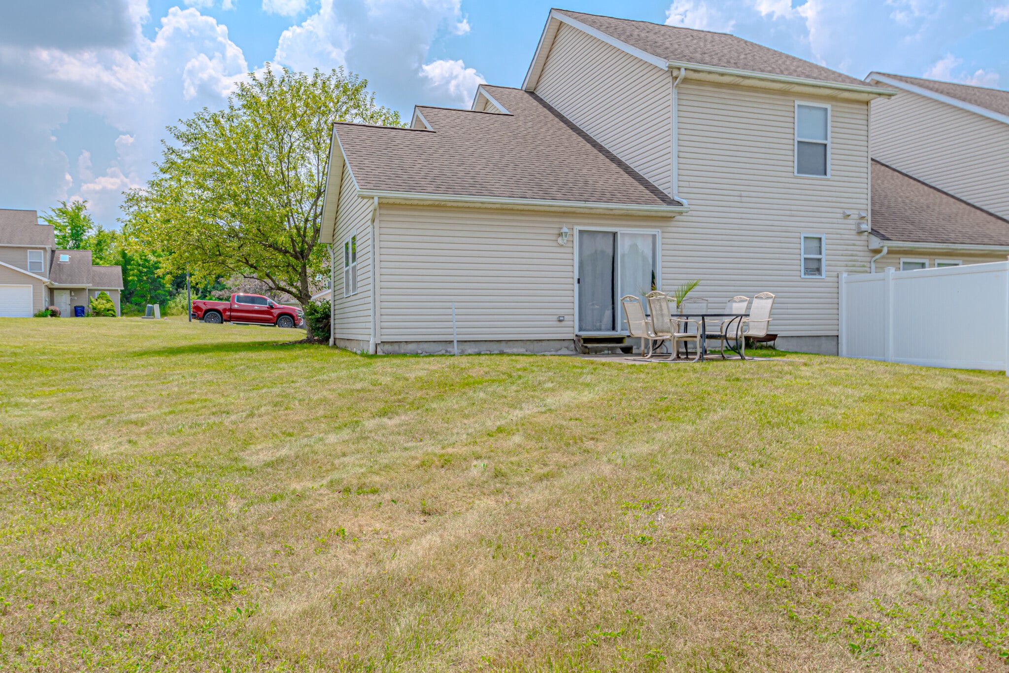 Building Photo - 4060 Pine Dr