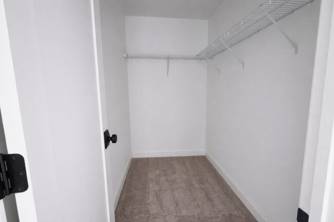 Building Photo - Beautiful 3BR 2.5BA Home in Statesville • 2 Car Garagge Tours