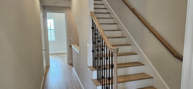 Building Photo - 712 Cage St