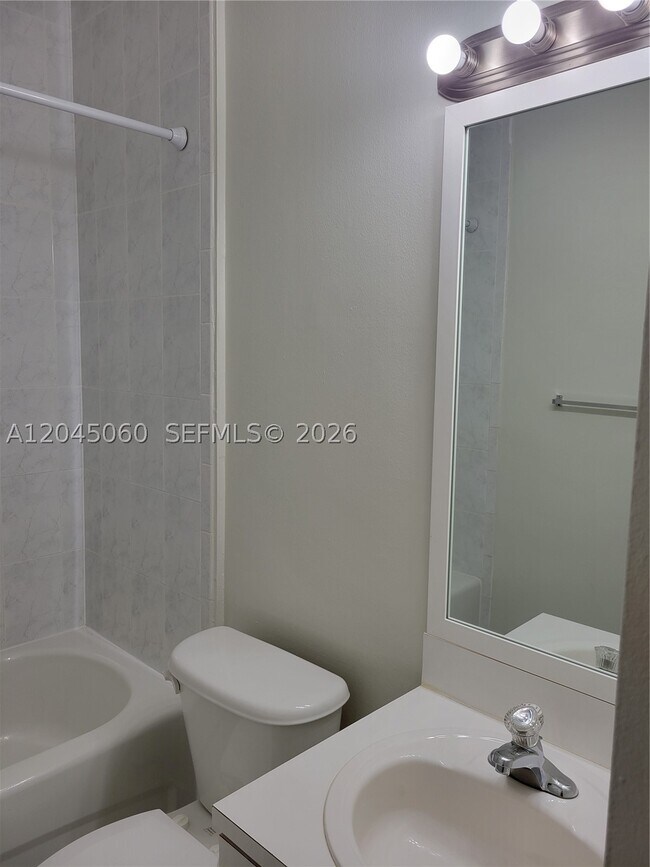 Building Photo - 618 SW 106th Ave