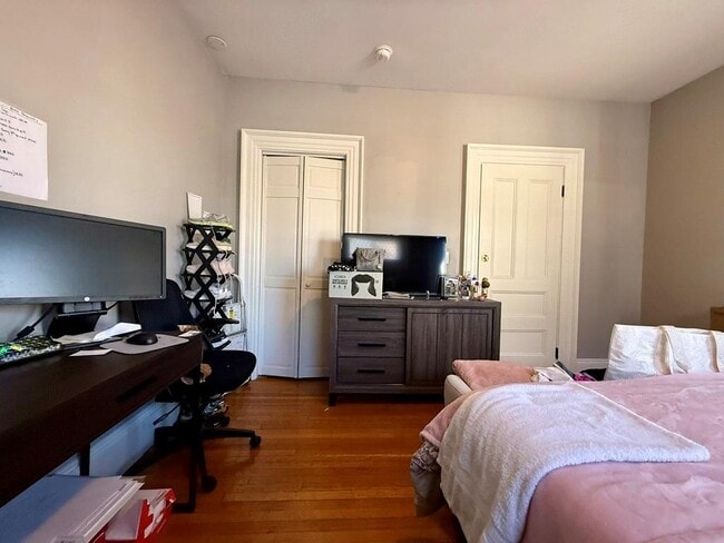 Building Photo - 209 Cottage St.