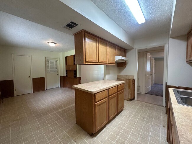 Building Photo - 4000 Acree St