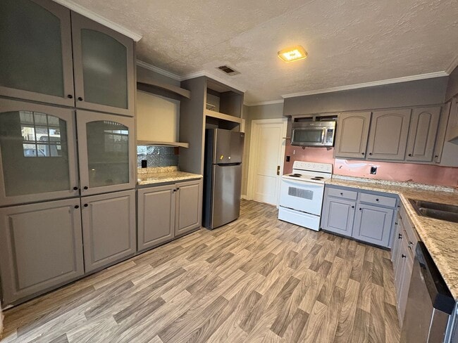 Building Photo - 3 Bed/2 Bath Home in Brandon