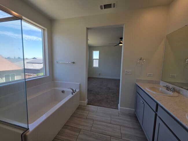 Building Photo - Newer 5 Bedroom 4.5 Bathroom in SE Visalia!! Coming soon!!