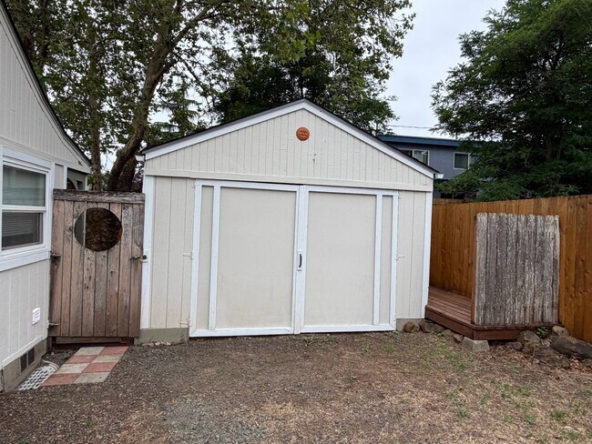 Building Photo - 2 Bedroom House in Eugene