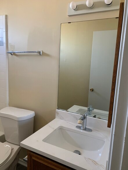 Building Photo - 307 Eichelberger Dr