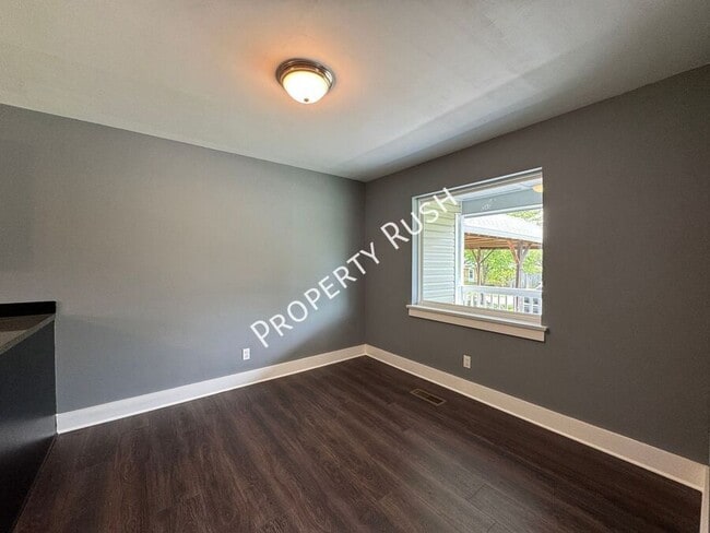 Building Photo - 743 Lanoir St