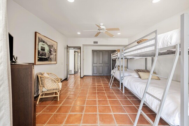 Building Photo - 46310 Shadow Mountain Dr