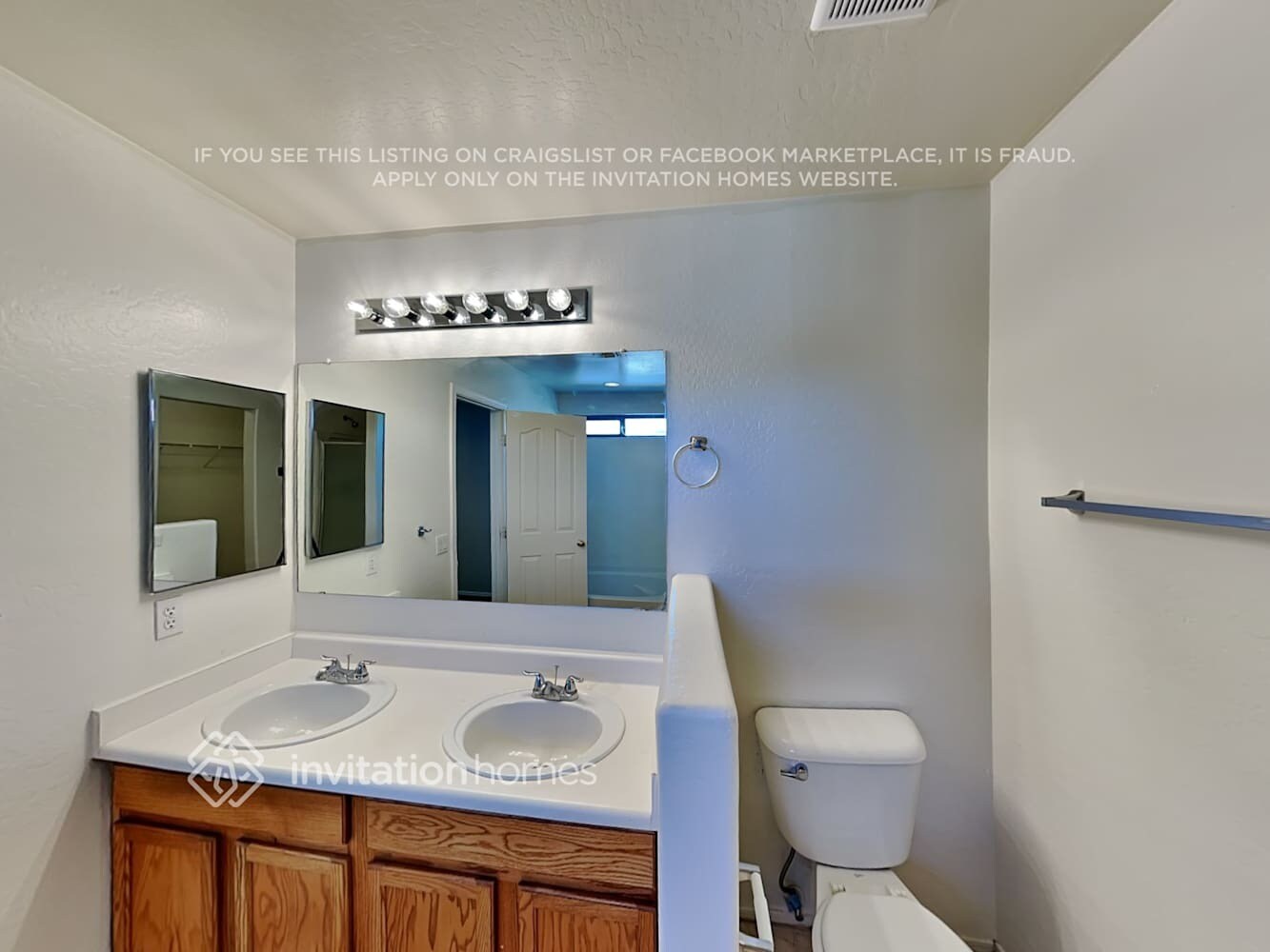 Building Photo - 2420 E Meadow Mist Ln