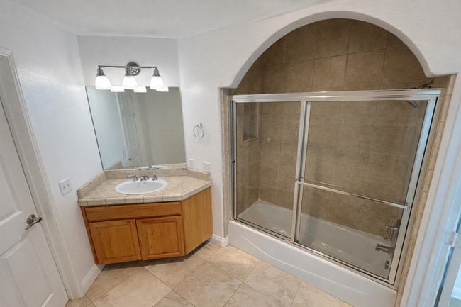 Building Photo - Bright Valley Village Condo for Lease with Balcony & Amenities