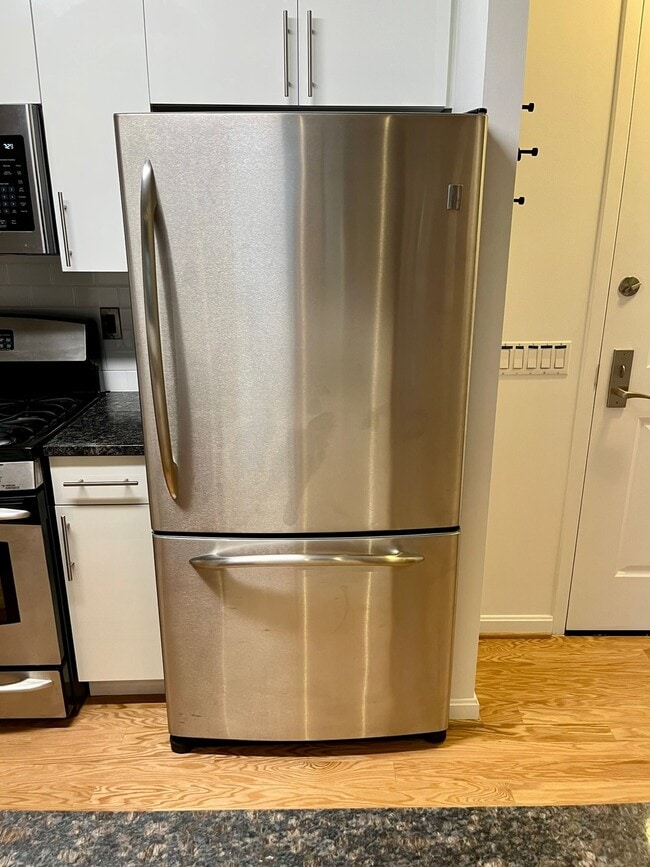 Building Photo - 1390 Kenyon St NW