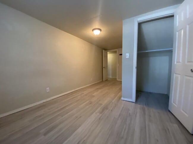 Building Photo - 474 Elm Ave