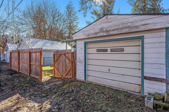 Building Photo - Sanders Beach home 3 bed 2 bath with secon...