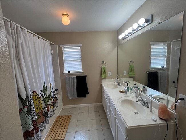 Building Photo - 14515 Fitzgibbon Dr