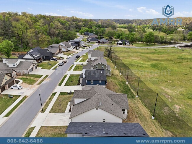 Building Photo - 1124 Bunker Dr