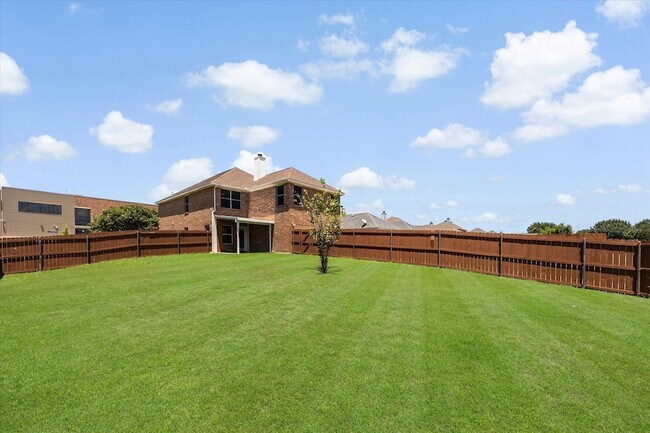 Building Photo - 1100 Camelot Dr