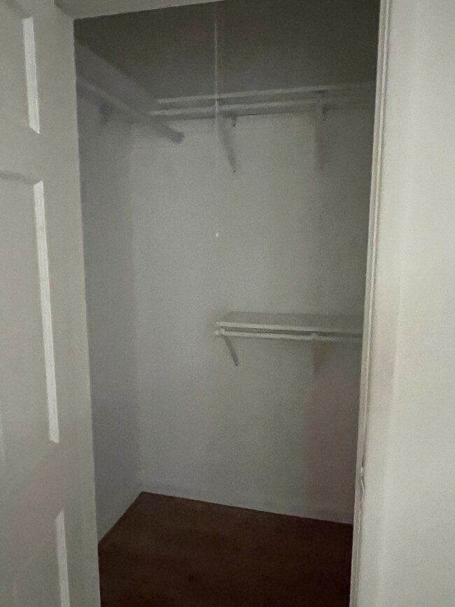 Large closet - 15484 Moorpark St