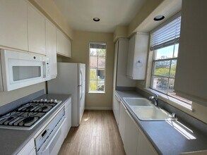 Building Photo - 3613 Bernwood Pl