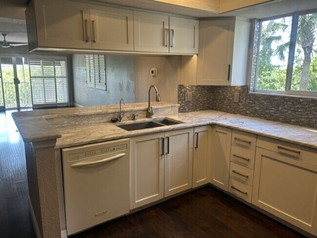 Building Photo - Luxury living with an Intracoastal view and direct access to dock, marina and lift