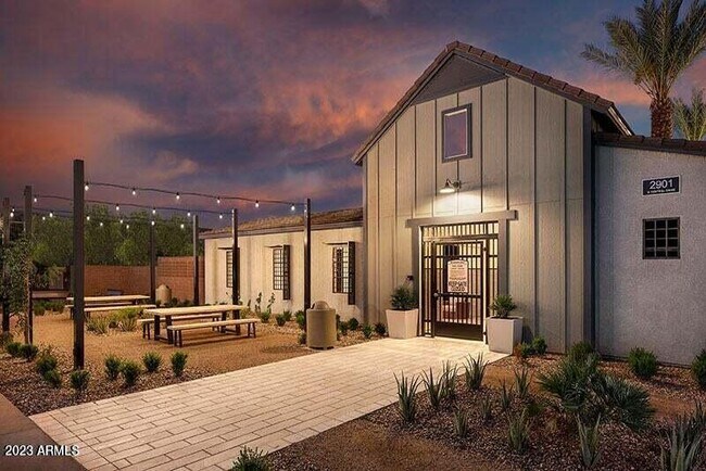 Building Photo - 1323 W Bluejay Dr