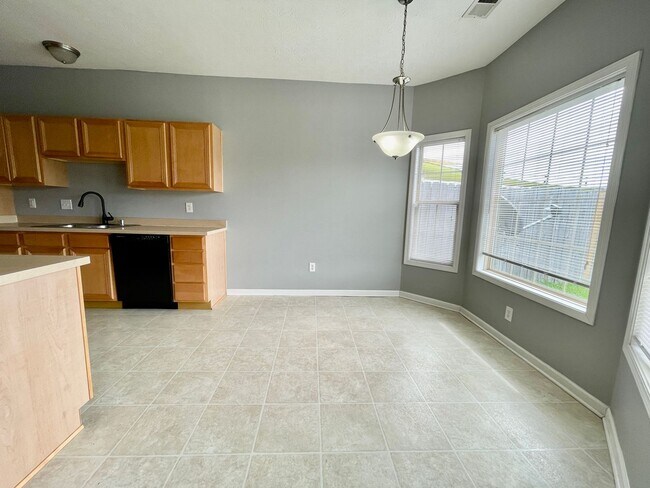 Building Photo - 3 Bedroom Ranch for Rent!