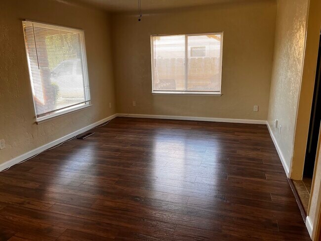 Building Photo - 143 Katherine Ave