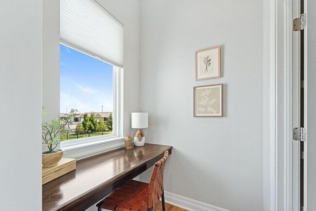 Building Photo - Luxury Home - Month-to-Month or 6-month Le...
