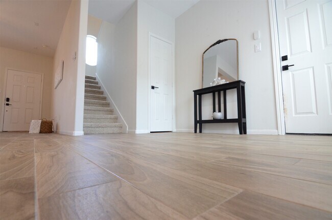 Building Photo - 2201 Naomi St