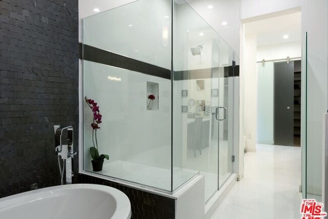 Building Photo - 3624 Avenida Del Sol
