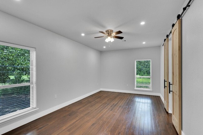 Building Photo - 815 N Seven Points Blvd