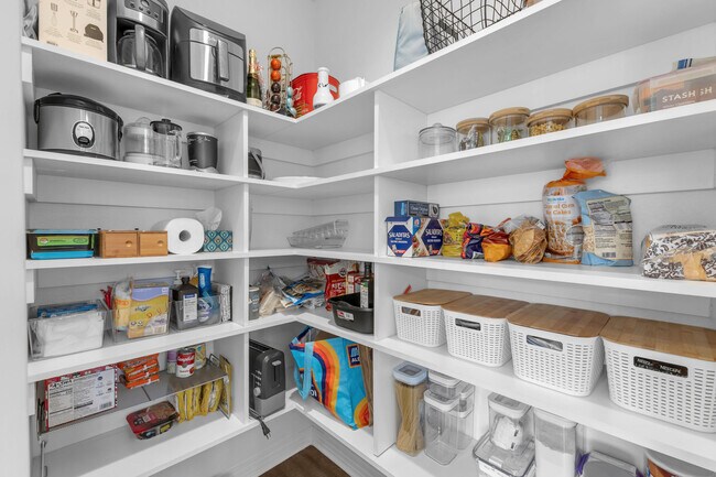 Building Photo - 52233 Rosewood Ln