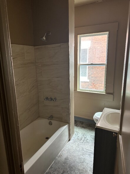 Building Photo - 4087 W Philadelphia St