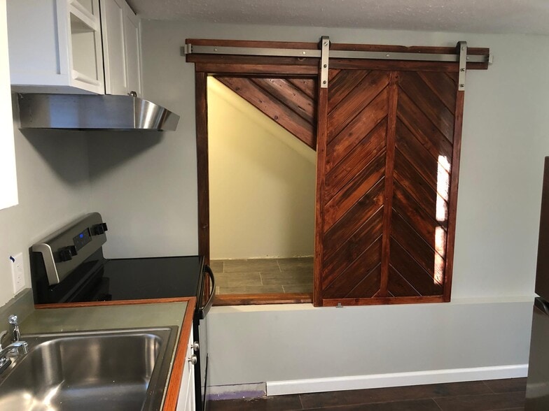 Pantry / Storage area - 184 Wickins Dr