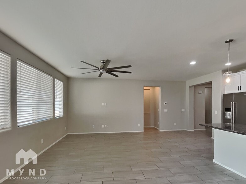 Building Photo - 22592 Via Estancia