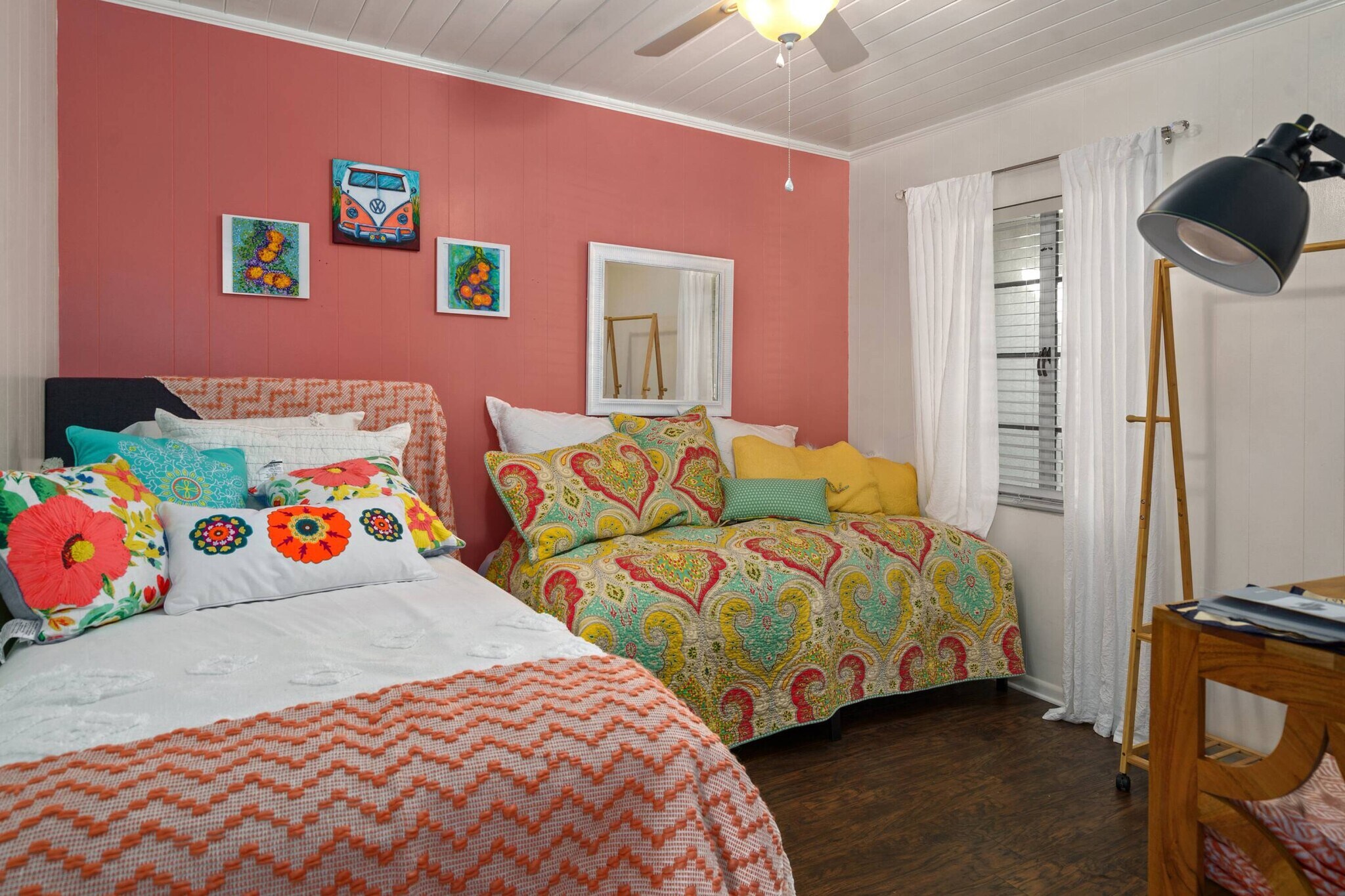 Guest bedroom - 117 Trout Ave