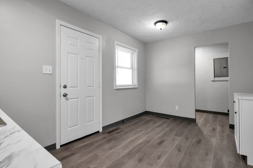 Building Photo - 4294 Ellery Dr