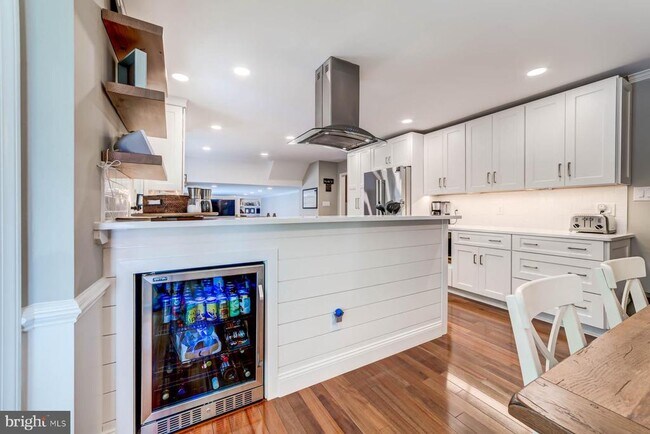 Building Photo - 13930 S Springs Dr